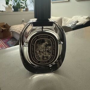 Diptyque fleur de peau perfume